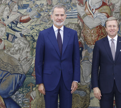 Su Majestad el Rey junto al presidente de BMW Group, Oliver Zipse