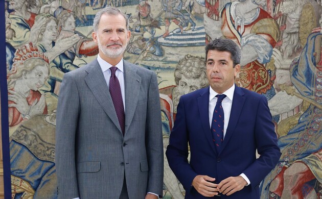 Su Majestad el Rey junto al presidente de la Generalitat Valenciana, Carlos Mazón Guixot, tras su reciente nombramiento como presidente de esta instit