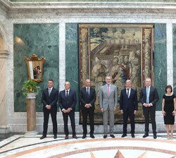 Su Majestad el Rey junto al Comité Ejecutivo de SEAT