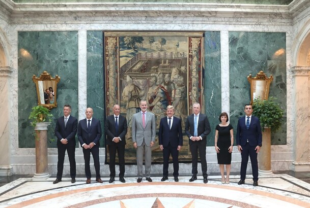 Su Majestad el Rey junto al Comité Ejecutivo de SEAT