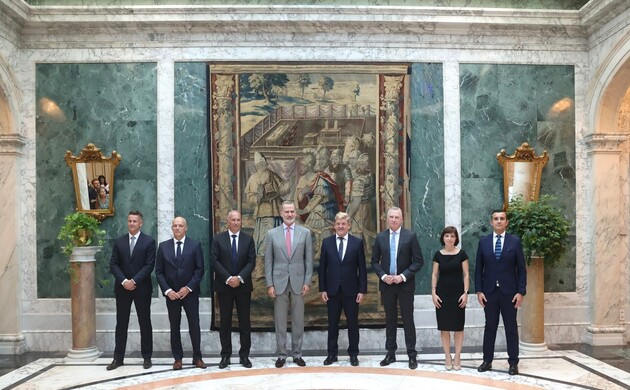 Su Majestad el Rey junto al Comité Ejecutivo de SEAT