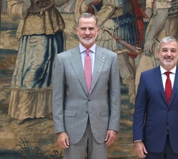 El Rey junto al alcalde de Barcelona