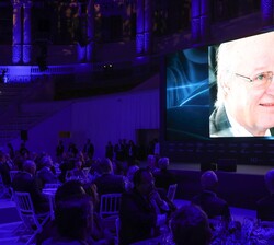 Proyección de un vídeo sobre la mención especial “In Memoriam” a Josep Piqué