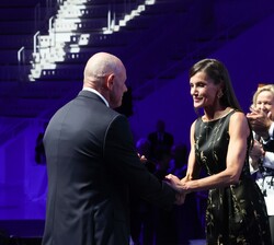 Premio Vanguardia “Impulso Ciudades” al regatista neozelandés Grant Dalton, director ejecutivo de la 37ª edición de la Copa América de vel