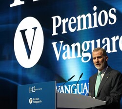 Don Felipe durante su intervención en la primera edición de los “Premios La Vanguardia”