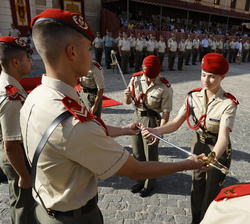 Su Alteza Real la Princesa de Asturias recibe el sable de oficial