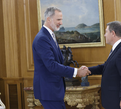 Su Majestad el Rey recibe el saludo de Emiliano García-Page Sánchez, Presidente de la Junta de Comunidades de Castilla-La Mancha