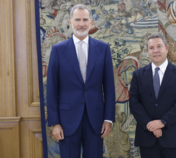 Su Majestad el Rey junto a Emiliano García-Page Sánchez, Presidente de la Junta de Comunidades de Castilla-La Mancha