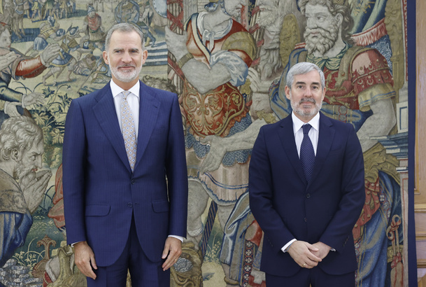 Su Majestad el Rey junto al Presidente de Canarias, Fernando Clavijo Batlle