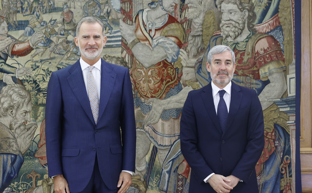Su Majestad el Rey junto al Presidente de Canarias, Fernando Clavijo Batlle