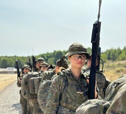 La Princesa de Asturias durante la instrucción militar 