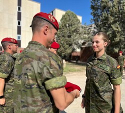 Su Alteza Real la Princesa de Asturias en el momento de recibir la boina en la Academia General Militar