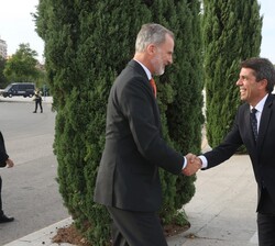 Su Majestad el Rey recibido por el presidente de la Generalitat Valenciana, Carlos Mazón