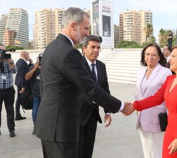 Su Majestad el Rey recibido por la delegada del Gobierno en la Comunidad Valenciana, María Pilar Bernabé