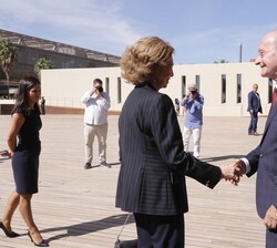 Su Majestad la Reina Doña Sofía recibida por el alcalde de Málaga, Francisco de la Torre