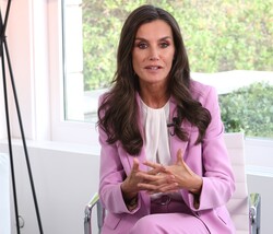 Su Majestad la Reina en momento de su intervención