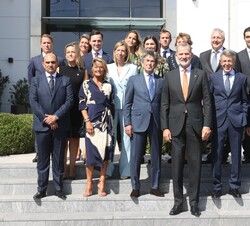 Fotografía de grupo con los miembros de las familias Colonques y Soriano