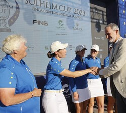 Su Majestad el Rey se despide de las jugadoras del equipo europeo