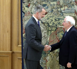 Su Majestad el Rey recibe el saludo del presidente de la Ciudad Autónoma de Melilla, Juan José Imbroda