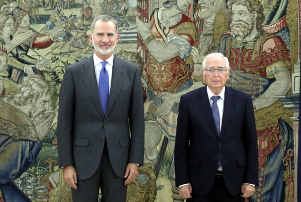 Su Majestad el Rey junto al presidente de la Ciudad Autónoma de Melilla, Juan José Imbroda