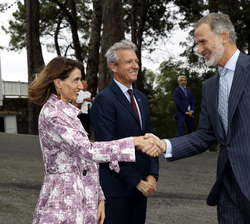Su Majestad el Rey recibe el saludo de la ministra de Justicia en funciones, María Pilar Llop