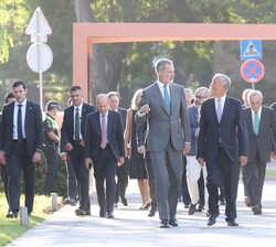 El Rey y el Presidente de la República Portuguesa conversan antes del comienzo del acto