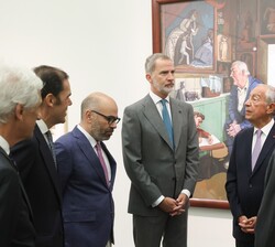 Su Majestad el Rey y Su Excelencia el presidente de la República Portuguesa conversan antes del acto
