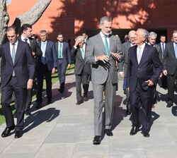 Don Felipe y el Presidente Rebelo de Sousa al finalizar el acto