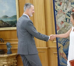 La Presidenta del Congreso de los Diputados, Francina Armengol saluda a Su Majestad el Rey