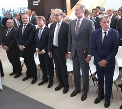 Su Majestad el Rey en primera fila de asientos al comienzo del acto