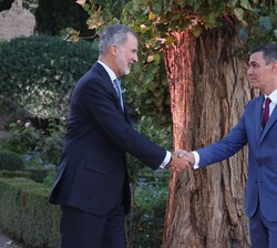 Su Majestad el Rey recibe el saludo del Presidente del Gobierno en funciones, Pedro Sánchez