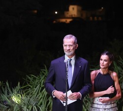 Intervención de Su Majestad el Rey a los asistentes a la cena con motivo de la Cumbre de la Comunidad Política Europea, acompañado de Su Majestad la R