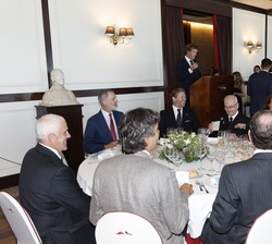 Vista general de la mesa presidencial