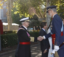 Su Majestad el Rey recibe el saludo del jefe de Estado Mayor de la Defensa, el almirante General Teodoro Esteban López Calderón