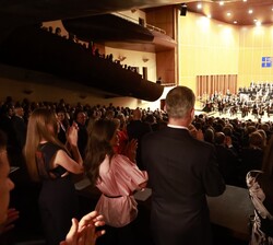 Don Felipe y Doña Letizia y sus hijas, Doña Leonor y Doña Sofía, en el Palco de Honor en el concierto