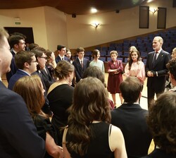 Encuentro de los estudiantes con Don Felipe y Doña Letizia y sus hijas, Doña Leonor y Doña Sofía
