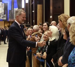 El Rey con el público