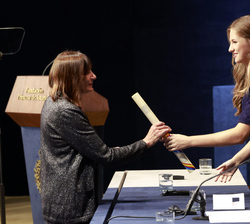 Doña Leonor entrega el Premio Princesa de Asturias de Cooperación Internacional 2023 a Iniciativa Medicamentos para Enfermedades Desatendidas. Recogen