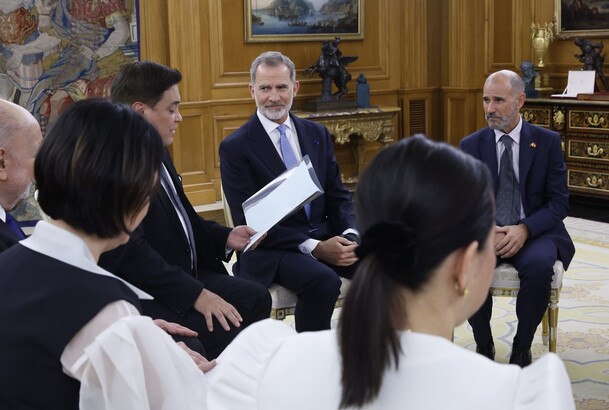 Don Felipe durante la intervención del residente del Senado de Filipinas en el desarrollo de la audiencia