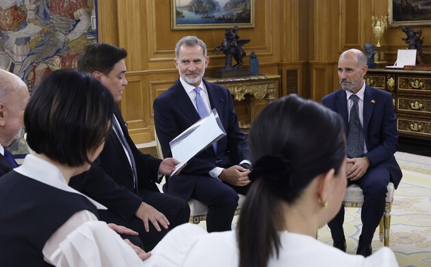 Don Felipe durante la intervención del residente del Senado de Filipinas en el desarrollo de la audiencia