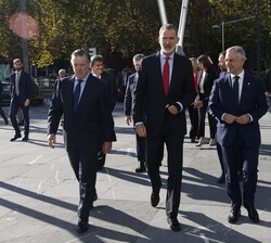 El Rey a su llegada al Palacio de Congresos Euskalduna de Bilbao