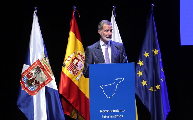 Su Majestad el Rey dirige unas palabras durante el acto