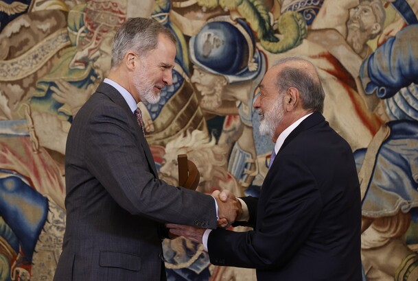 El Rey entrega el "IX Premio Enrique V. Iglesias al desarrollo del Espacio Empresarial Iberoamericano", a Carlos Slim Helú