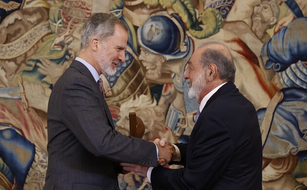 El Rey entrega el "IX Premio Enrique V. Iglesias al desarrollo del Espacio Empresarial Iberoamericano", a Carlos Slim Helú