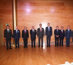Don Felipe, acompañado de la Junta de Gobierno de la Real Maestranza de Caballería de Granada