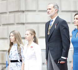 Sus Majestades loss Reyes y Sus Altezas Reales la Princesa de Asturias y la Infanta Doña Sofía reciben honores a su llegada al Congreso de los Diputad
