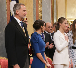 Su Alteza Real la Princesa de Asturias recibe un caluroso aplauso tras jurar la Constitución Española ante las Cortes Generales