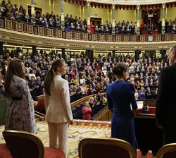 Su Alteza Real la Princesa de Asturias recibe un caluroso aplauso tras jurar la Constitución Española ante las Cortes Generales