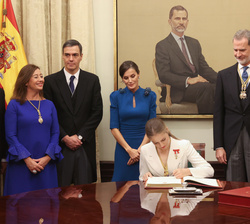 Su Alteza Real la Princesa de Asturias firma en el Libro de Honor del Congreso de los Diputados