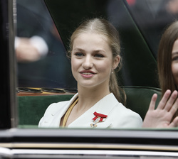 Su Alteza Real la Princesa de Asturias y la Infanta Doña Sofía se dirigen al Palacio Real de Madrid